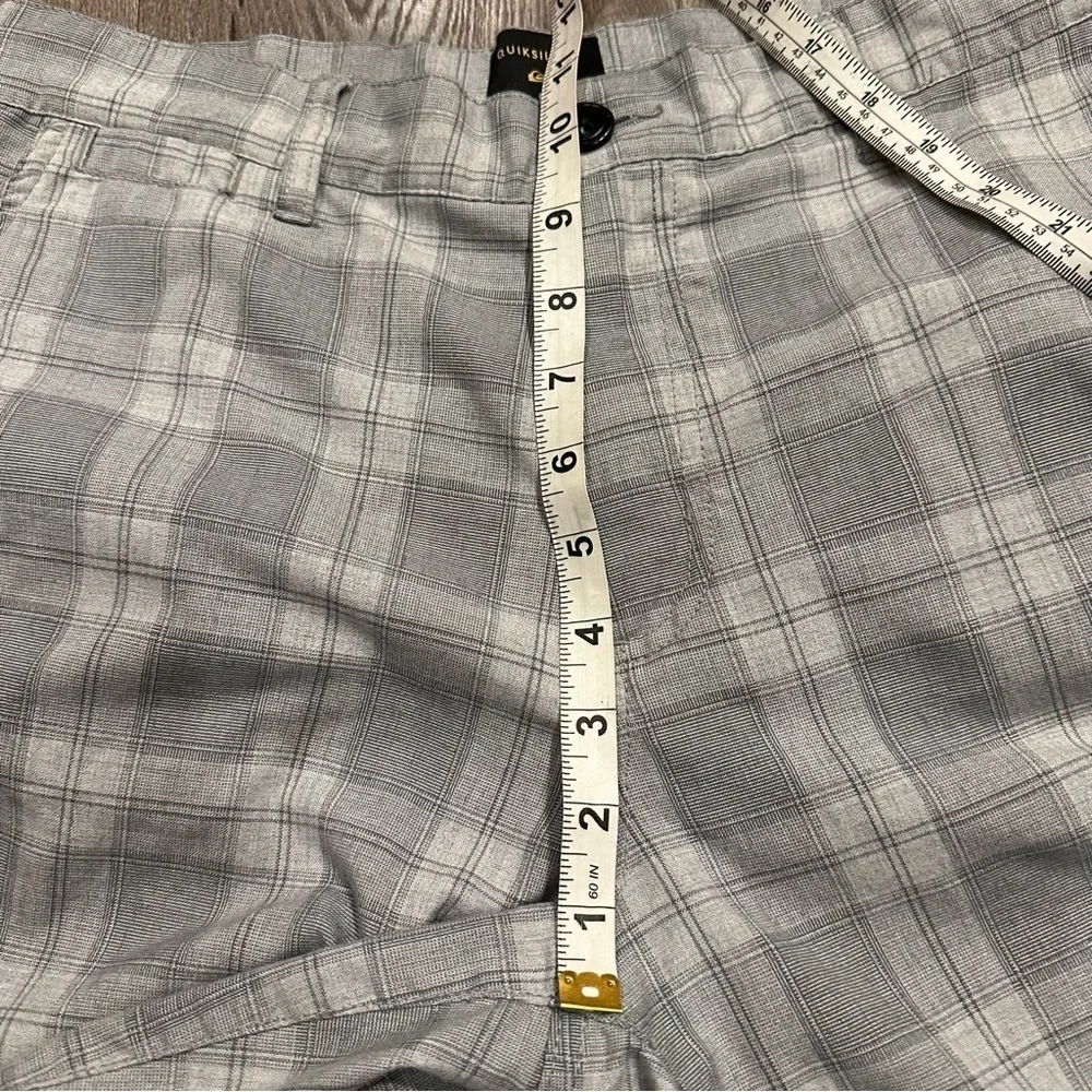 Quiksilver Gray Plaid Casual Beach Golf Chino Shorts Men’s 30 Preppy Vacation